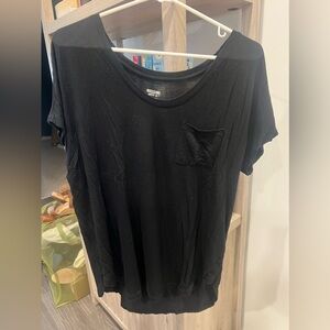 💰Black tee with pocket